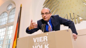 Vier sind das Volk